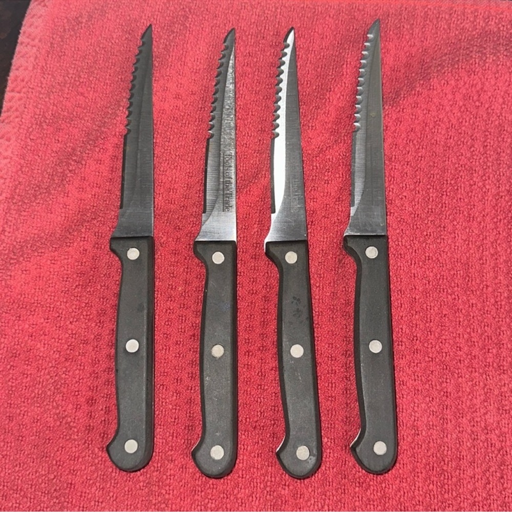 Tools of the trade Set of 4 Black Handle serrated Steak Knives